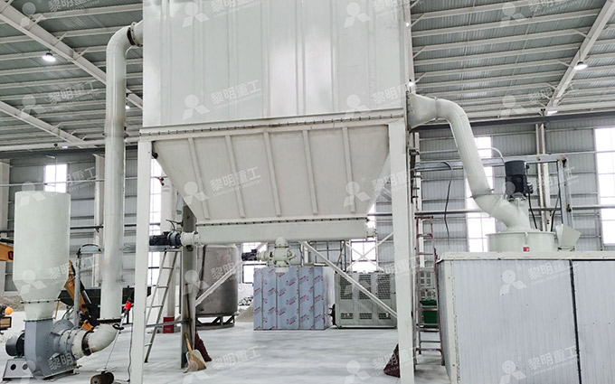 Synthetic mica grinding machine